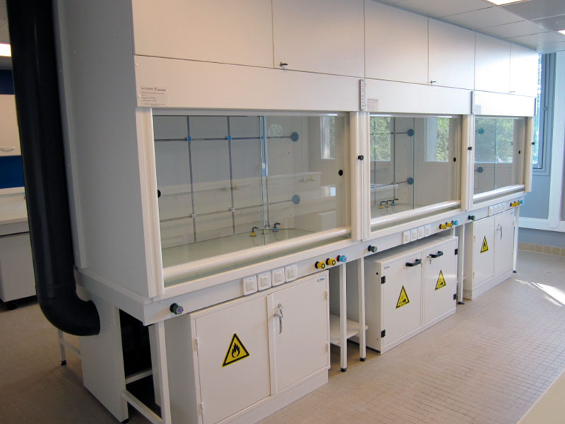 Equipements de laboratoires pharmaceutiques SANOFI